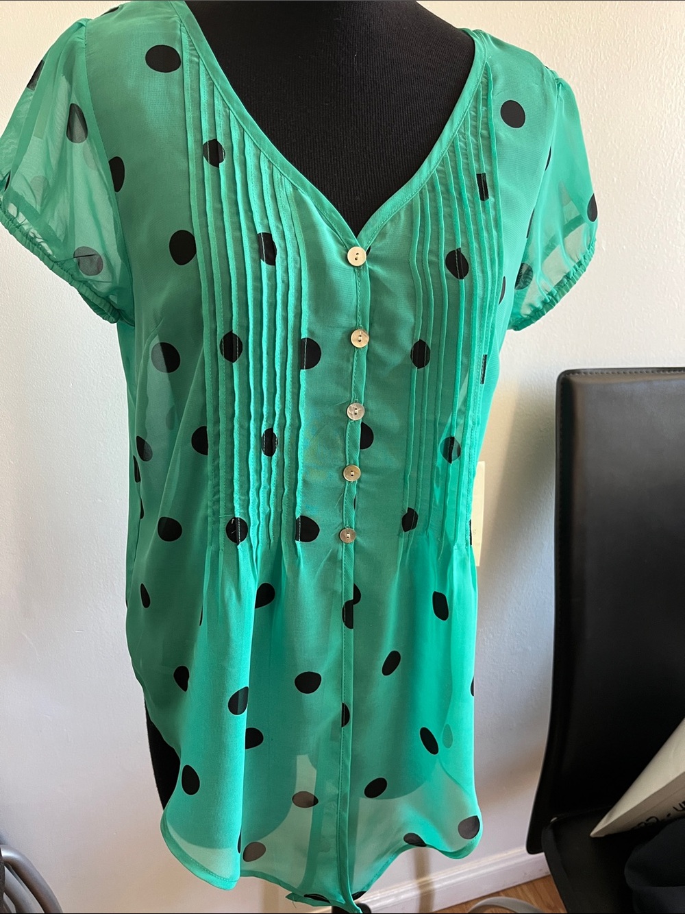 Women’s Green Polka Dot Button-Front Blouse